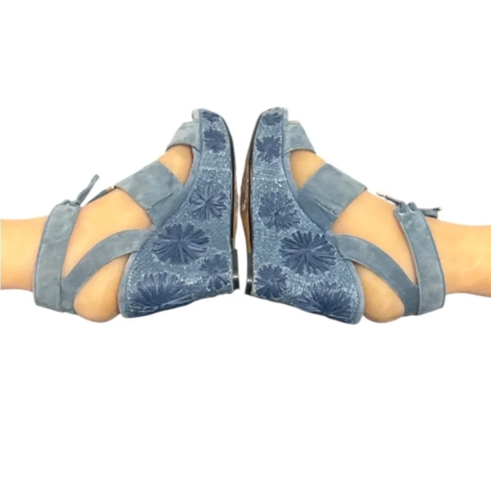 Authentic Lord & Taylor designer denim blue suede espadrille wedges sandals sz 6